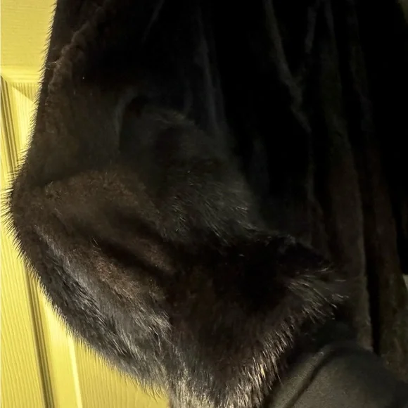 Full Length Mink Coat, “Like New” Only Worn a few Times from Macy’s Fur Vault - Picture 9 of 14